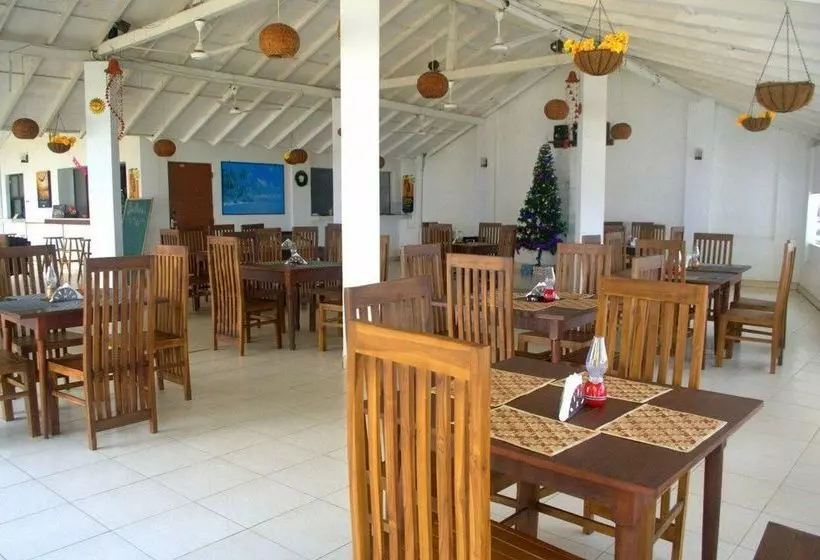 ペンション New Shangrela Beach Resort