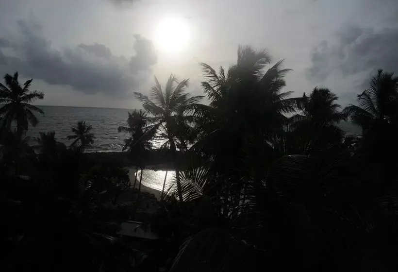 ペンション New Shangrela Beach Resort