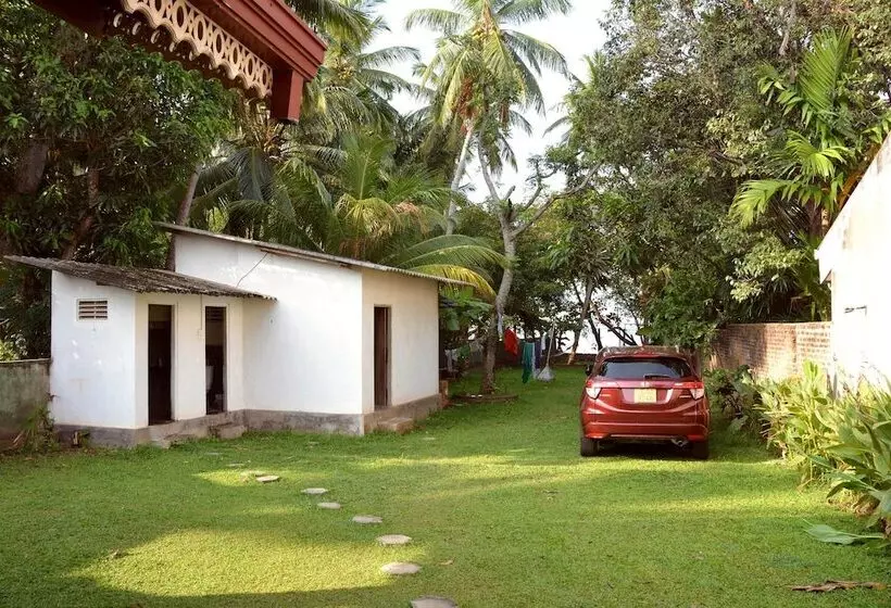 Hostel First Colombo Airport
