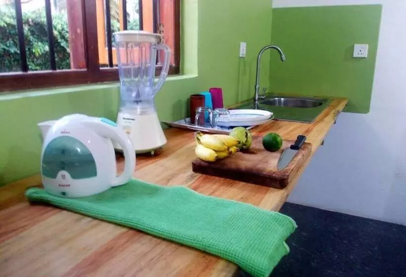 Hostel First Colombo Airport