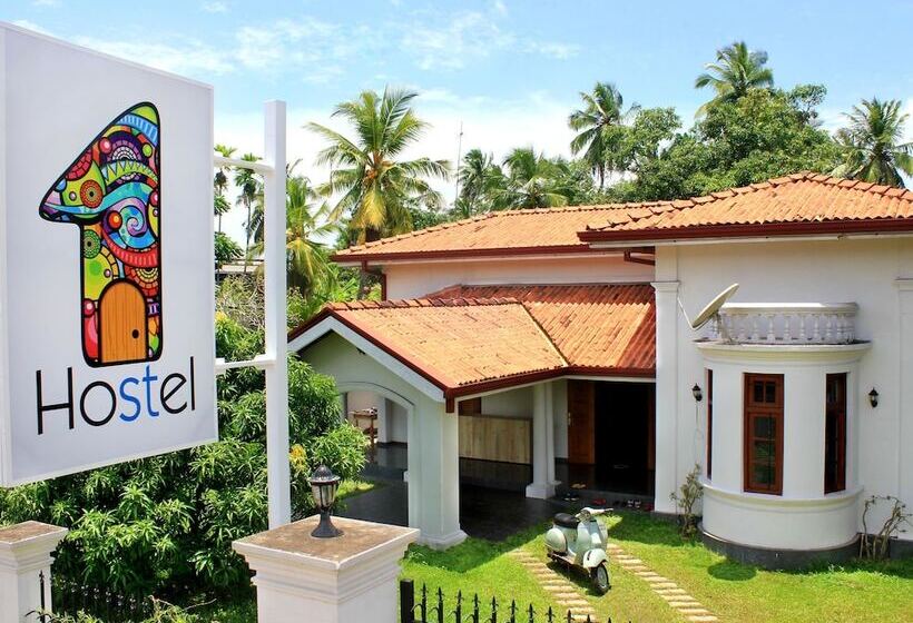 Hostel First Colombo Airport