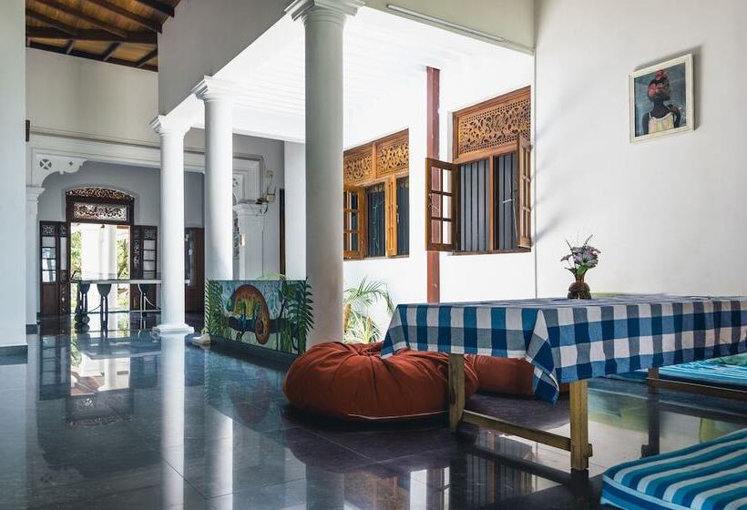 Hostel First Colombo Airport