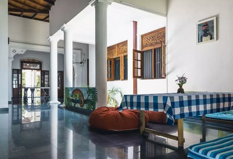 Hostel First Colombo Airport