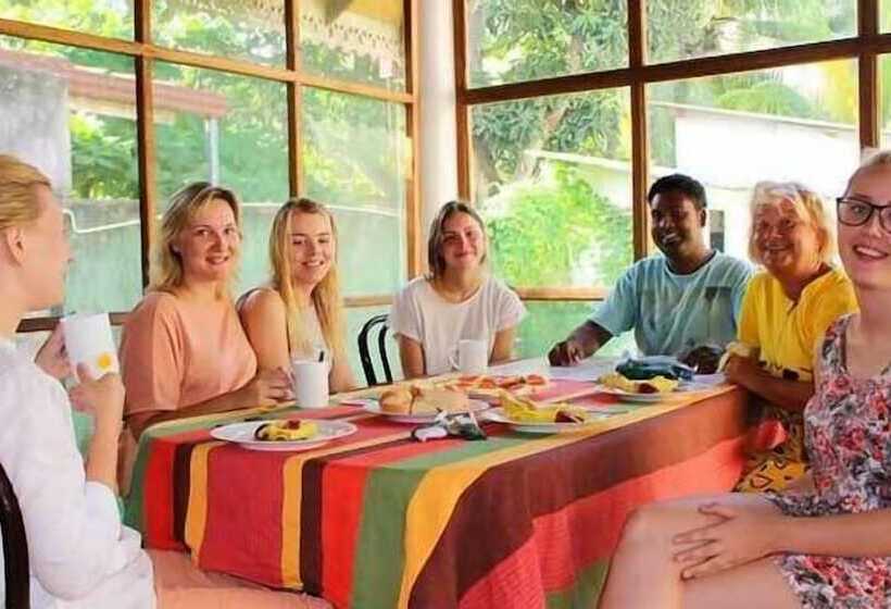 Hostel First Colombo Airport