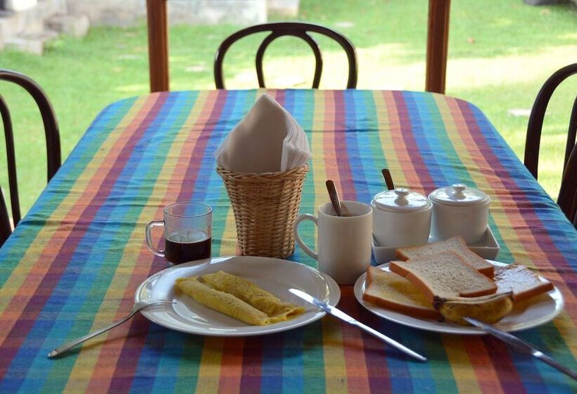 Hostel First Colombo Airport