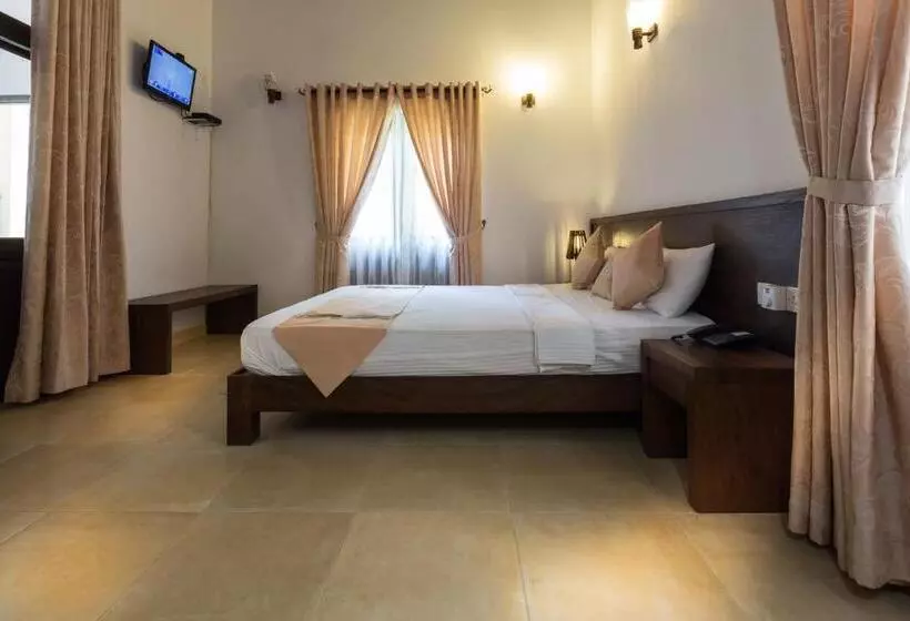 Hotel Chenra