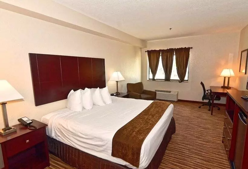 Hotelli Cobblestone Inn & Suites   Clarion