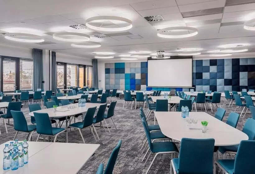 ホテル Courtyard By Marriott Brno