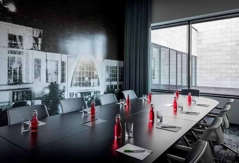 ホテル Courtyard By Marriott Brno