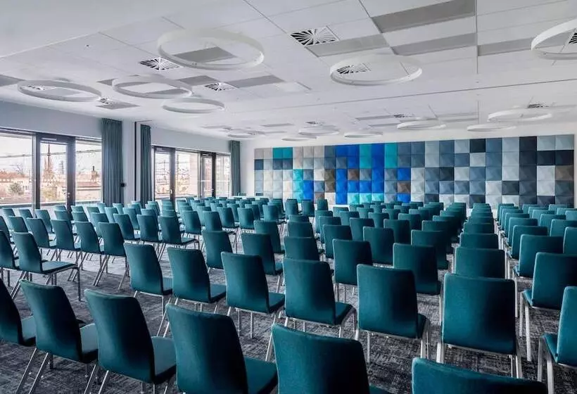 ホテル Courtyard By Marriott Brno