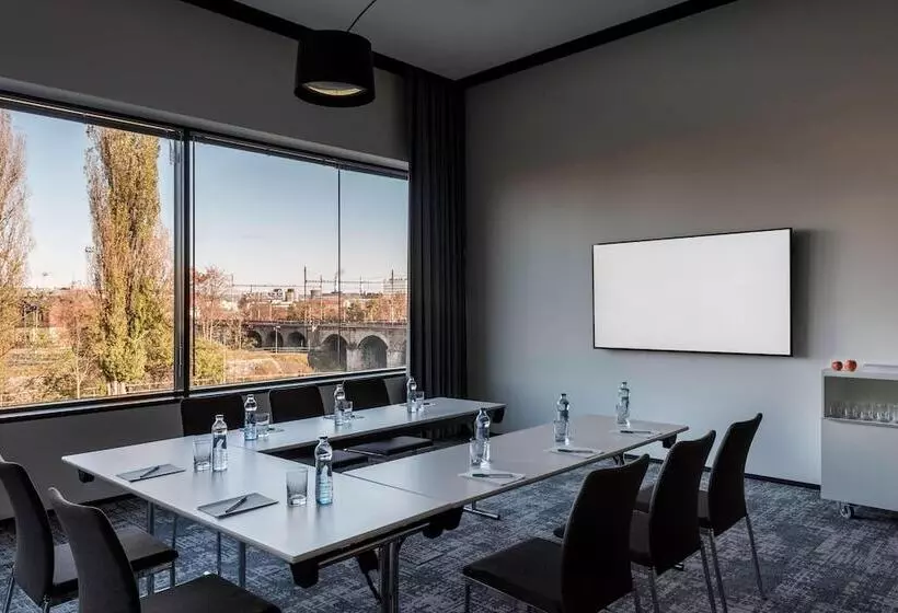 ホテル Courtyard By Marriott Brno