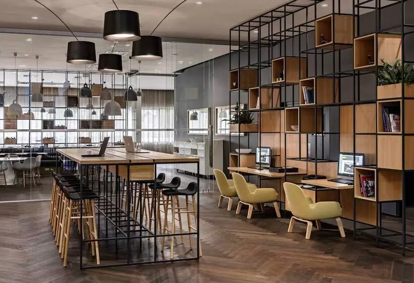 ホテル Courtyard By Marriott Brno
