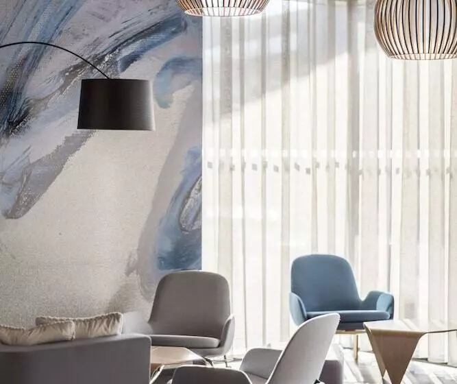 ホテル Courtyard By Marriott Brno