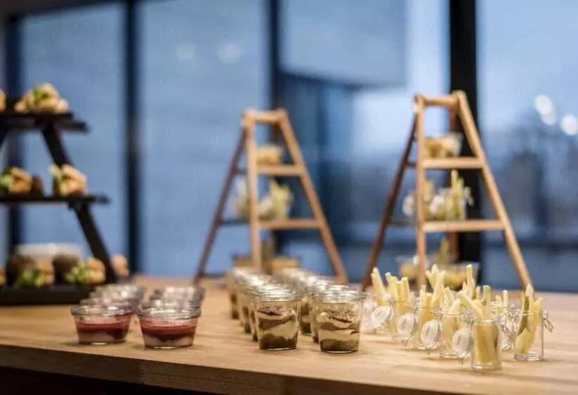 ホテル Courtyard By Marriott Brno