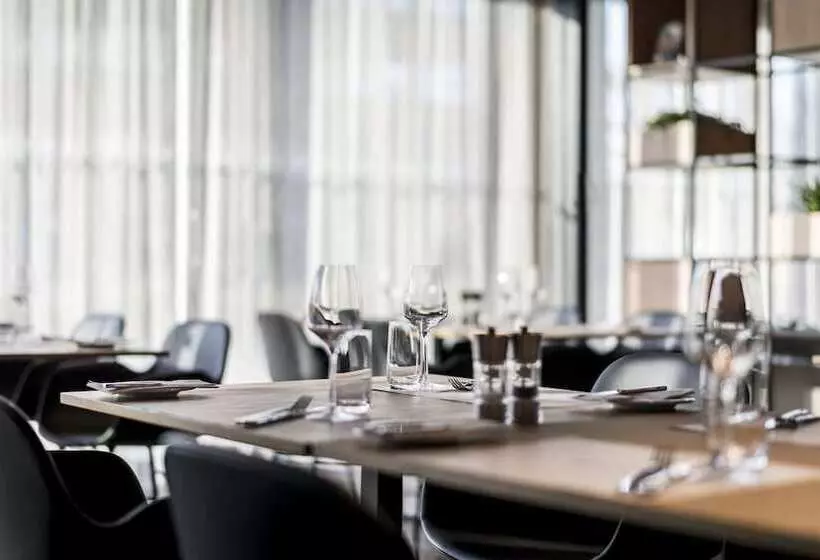 ホテル Courtyard By Marriott Brno