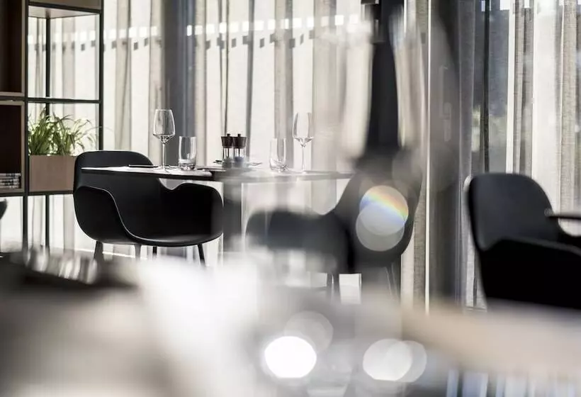 ホテル Courtyard By Marriott Brno