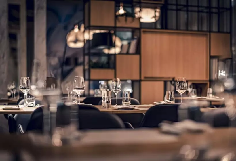 ホテル Courtyard By Marriott Brno