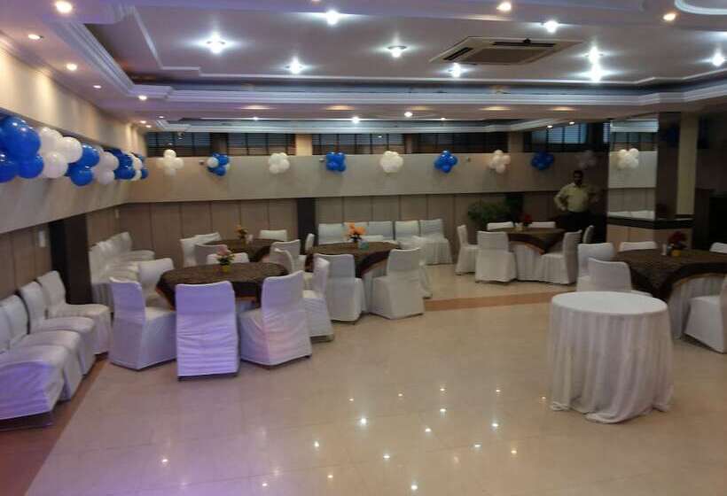 Hotel Fabexpress Llyod Residency