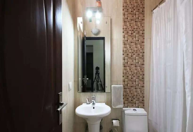 هتل Fabexpress Llyod Residency