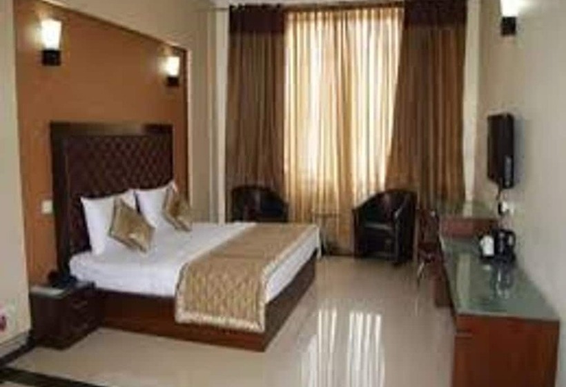 Hotel Fabexpress Llyod Residency