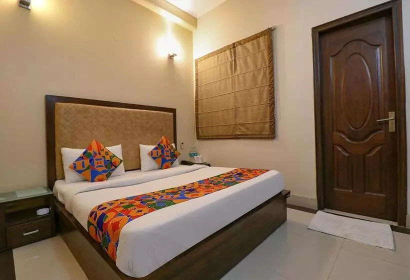 هتل Fabexpress Llyod Residency