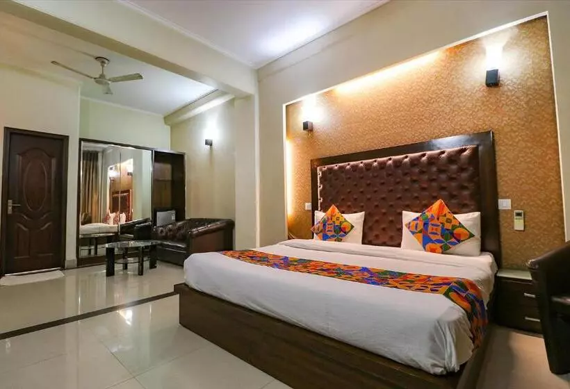 هتل Fabexpress Llyod Residency