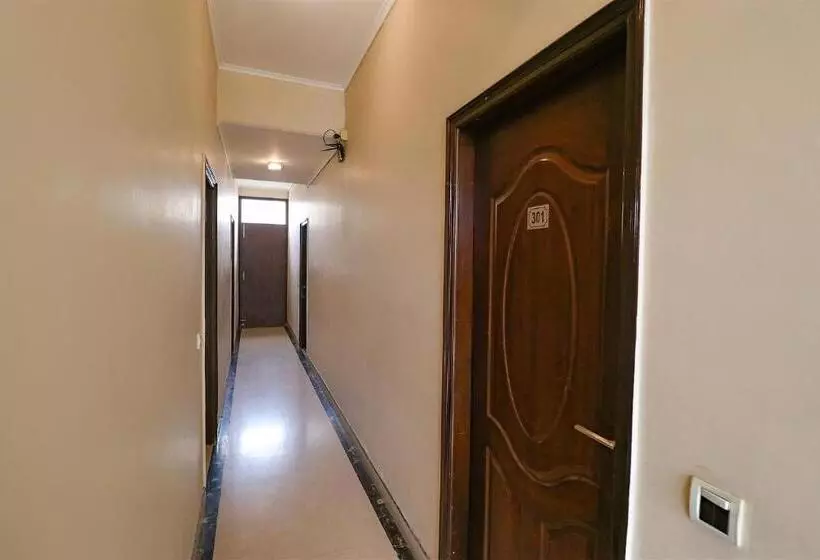 هتل Fabexpress Llyod Residency