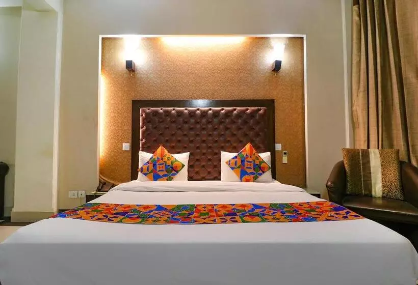 هتل Fabexpress Llyod Residency