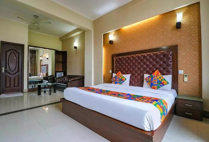 هتل Fabexpress Llyod Residency