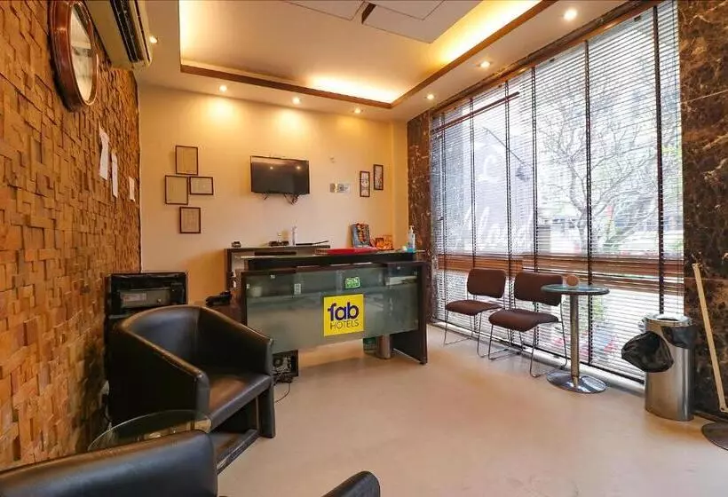 هتل Fabexpress Llyod Residency