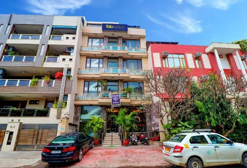 هتل Fabexpress Llyod Residency