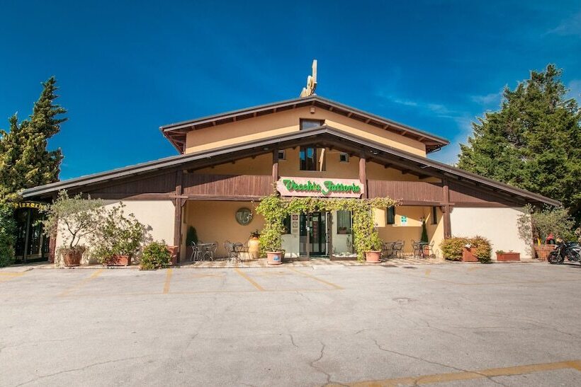 בית מלון כפרי La Vecchia Fattoria