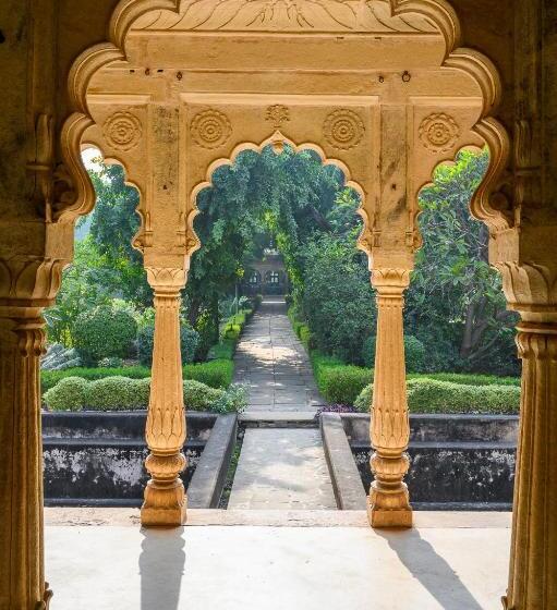 هتل Neemrana S  Deo Bagh