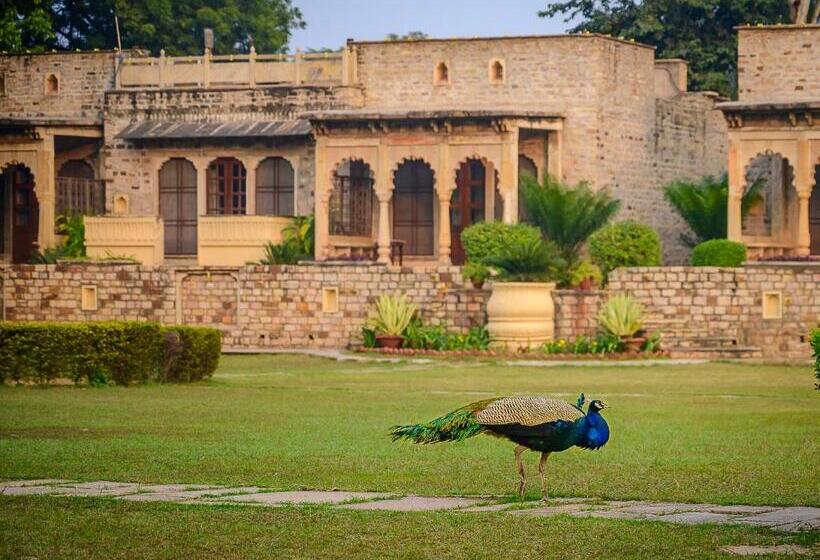 هتل Neemrana S  Deo Bagh