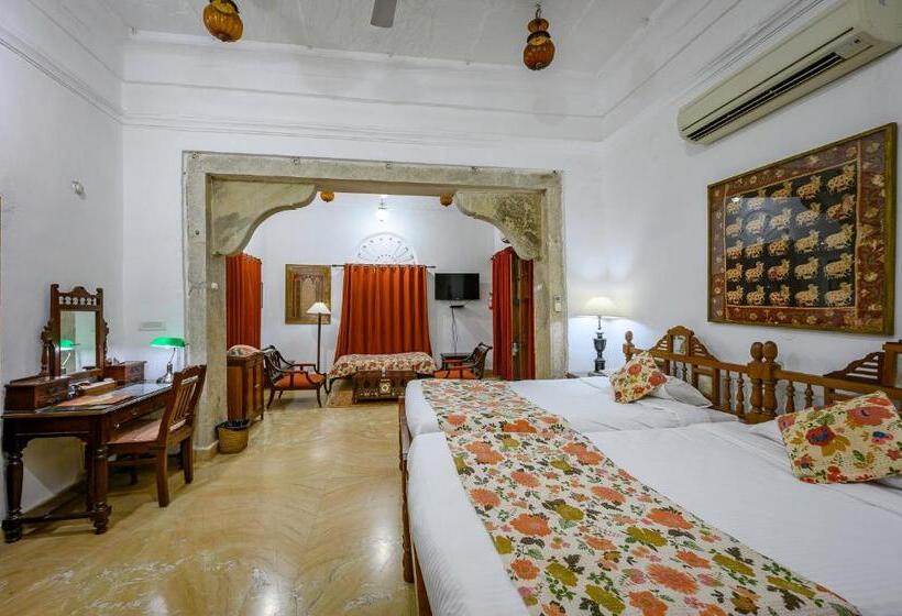 هتل Neemrana S  Deo Bagh