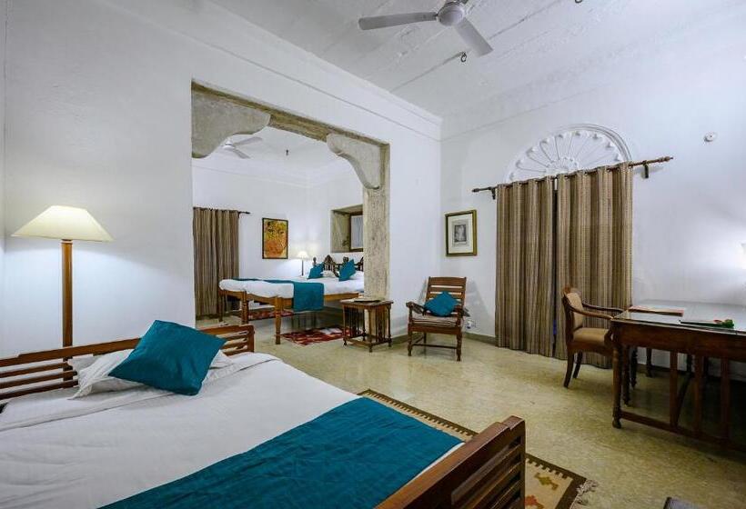 هتل Neemrana S  Deo Bagh