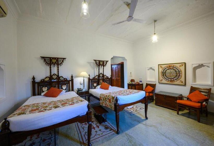 هتل Neemrana S  Deo Bagh