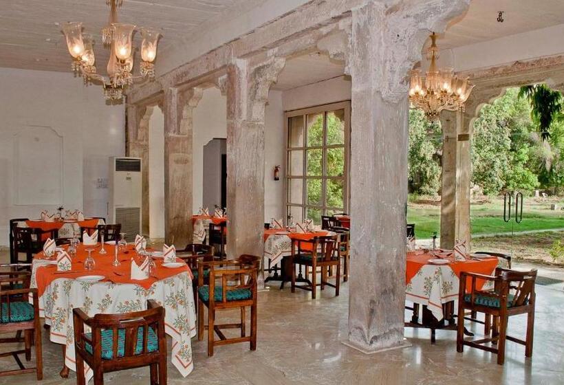 هتل Neemrana S  Deo Bagh