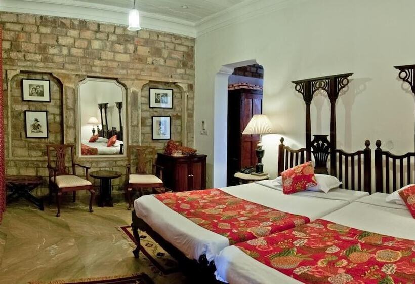 هتل Neemrana S  Deo Bagh