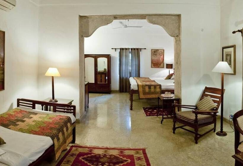 هتل Neemrana S  Deo Bagh