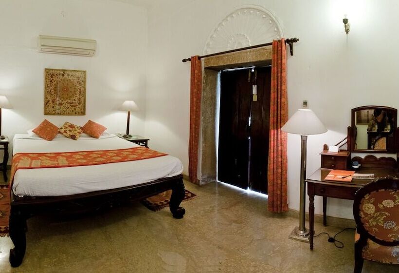 هتل Neemrana S  Deo Bagh