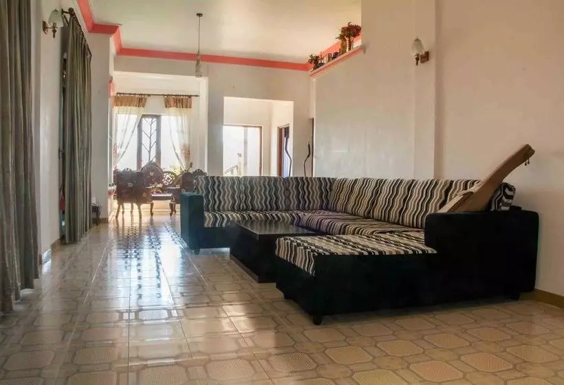 ホテル Roshan Guest House