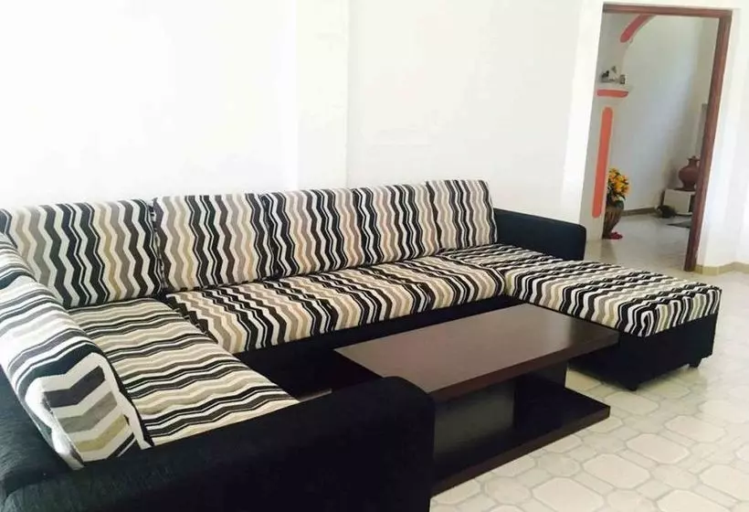 ホテル Roshan Guest House