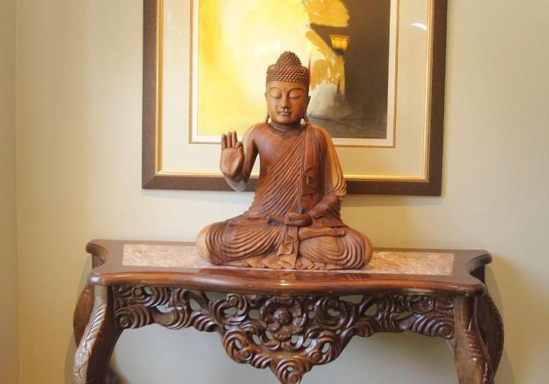 فندق Santa Paula Inn