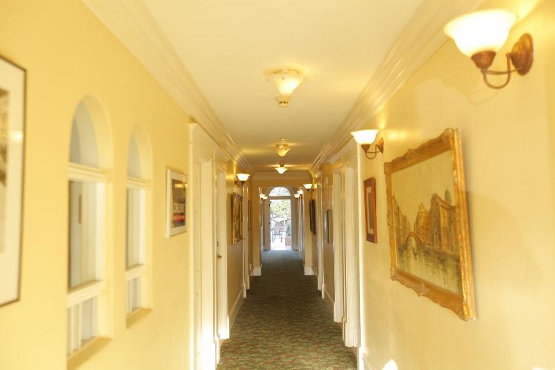 فندق Santa Paula Inn