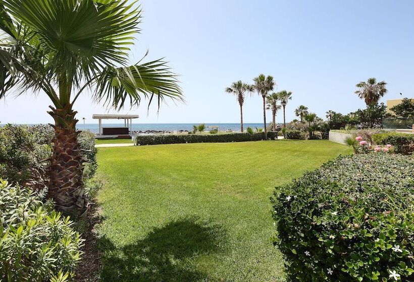 Paradise Cove Luxurious Beach Villas