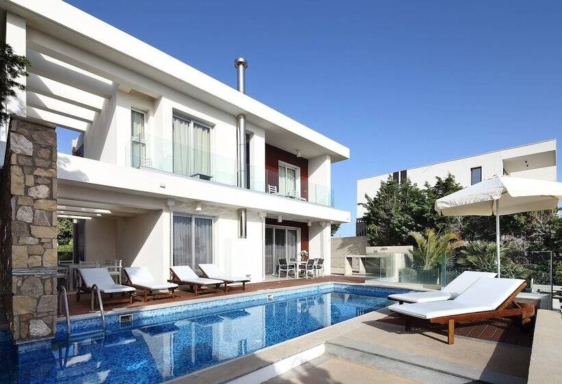 Paradise Cove Luxurious Beach Villas