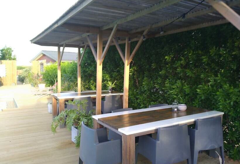 استراحتگاه Red Palm Village