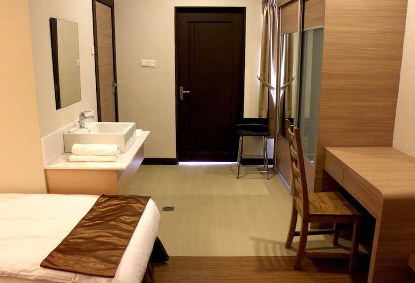 Riverside Residence By Gina Suite