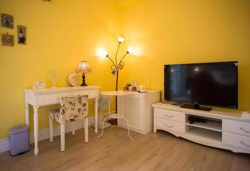 تختخواب و صبحانه Antlers Guest House